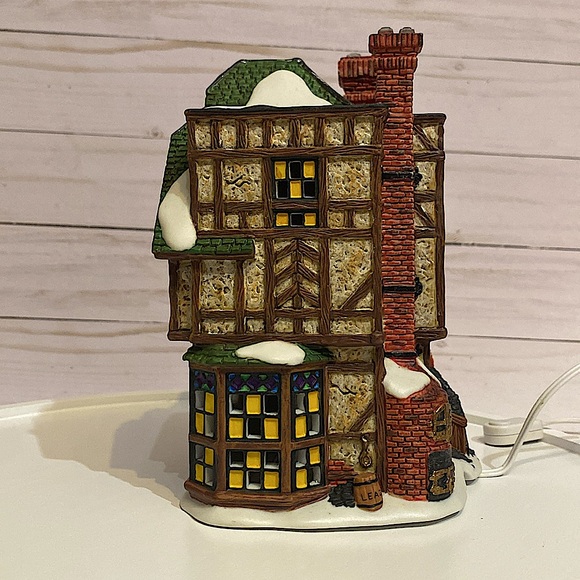 DEPARTMENT 56 - William and Robert Glaser Stained Glass - HV - Dickens Village - Picture 6 of 13